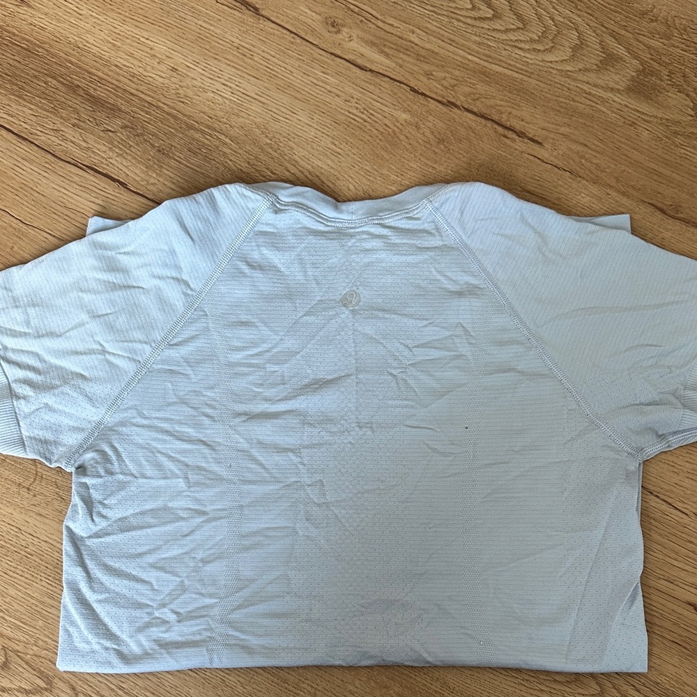 lululemon athletica Light Gray/Blue Short Sleeve Tee